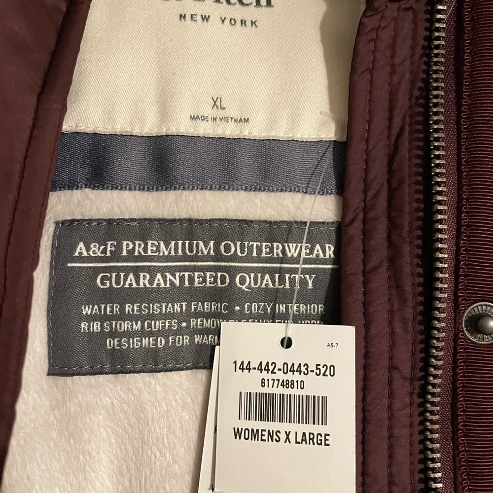 Abercrombie & Fitch Burgundy Puffer Jacket with Faux Fur Hood NWT - Picture 7 of 8